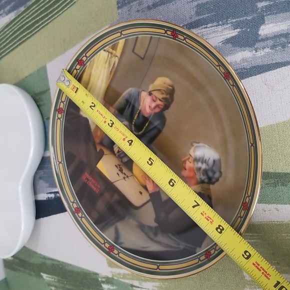 P2c- Knowles Norman Rockwell "A Family's Full Measure" 1985 LE Collector's Plate - Picture 4 of 8